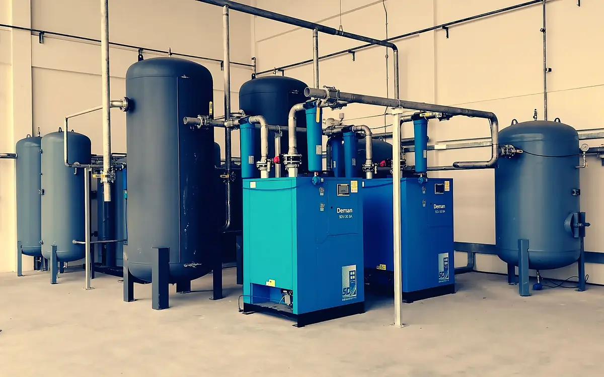 Fabrika basınçlı hava ring hattı ve kompresör sistemi